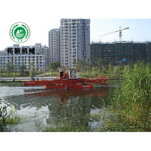 水上收割机下水试航